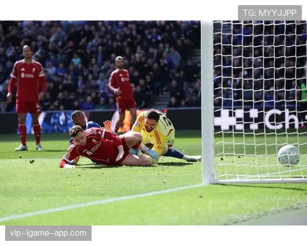 利物浦高位压迫问题显现，防线漏洞加剧，表现稳定性面临考验