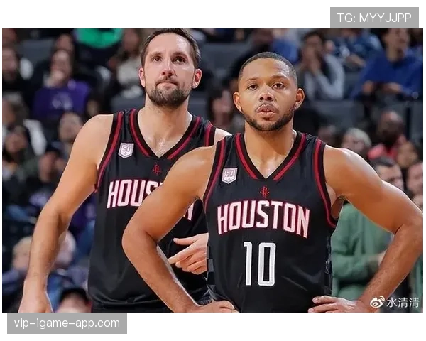 克里斯·韦伯背身单打效率高出内线同侪，塑造球队进攻核心地位